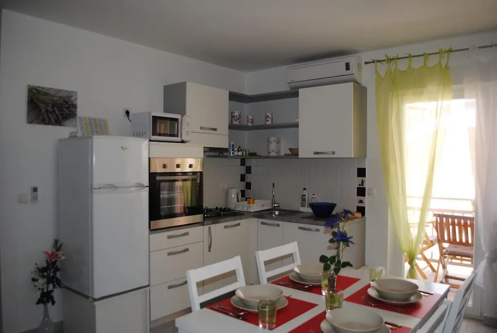 Apartments Vidolma Povlja  Povljana