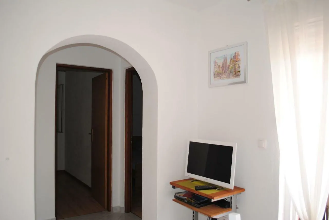 Apartments Vidolma Povlja  Povljana