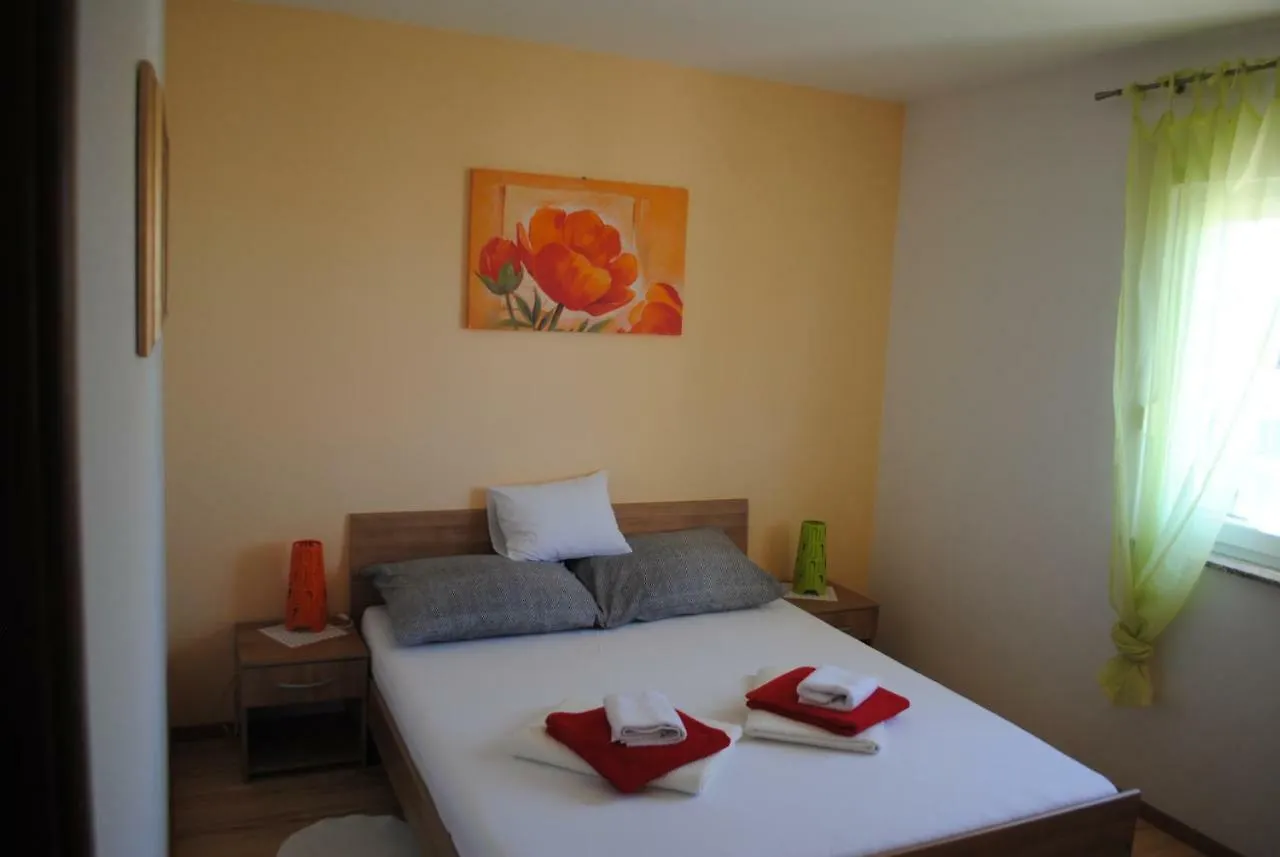 Apartments Vidolma Povlja  Povljana