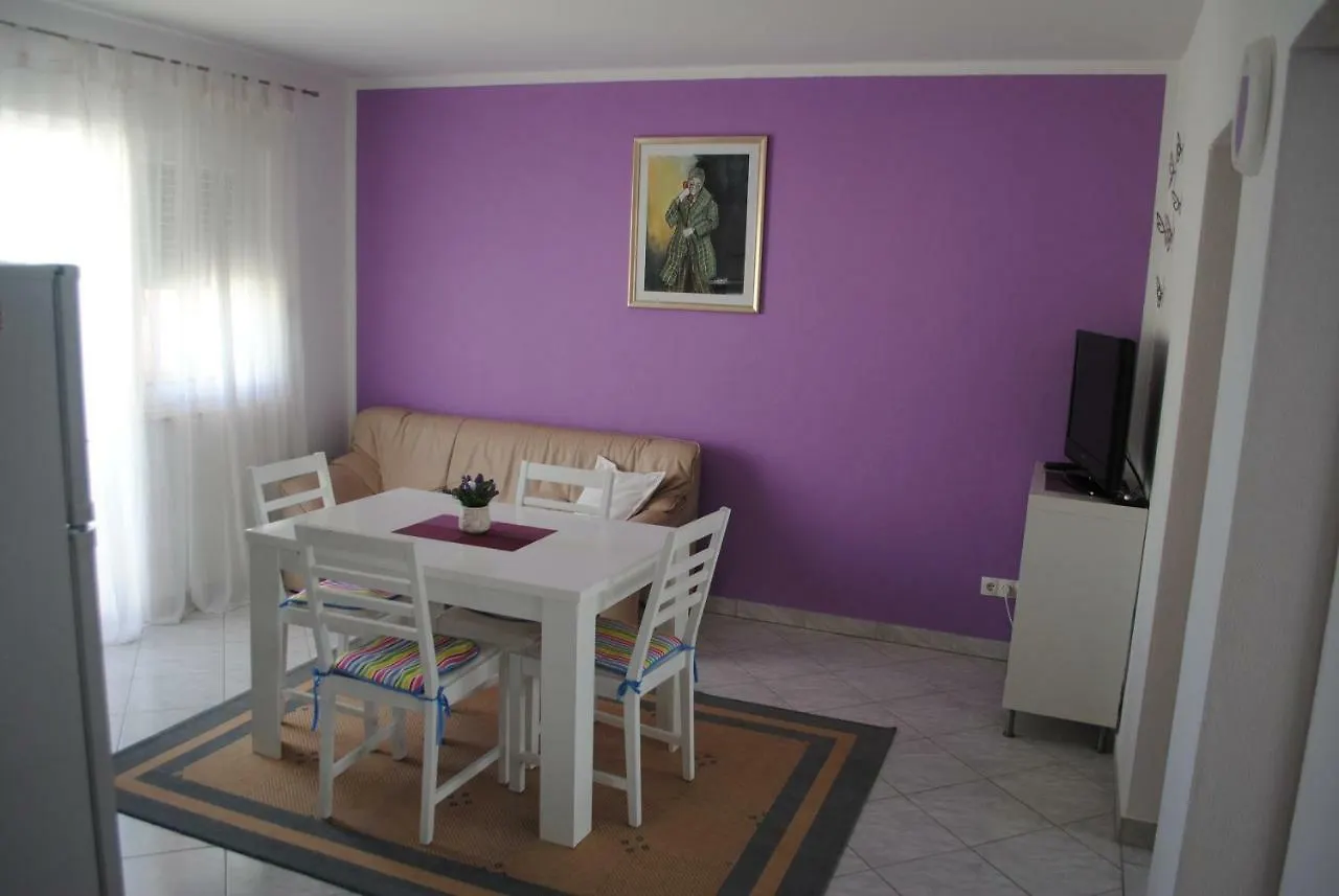 Apartments Vidolma Povlja  0*, Povljana Croatia