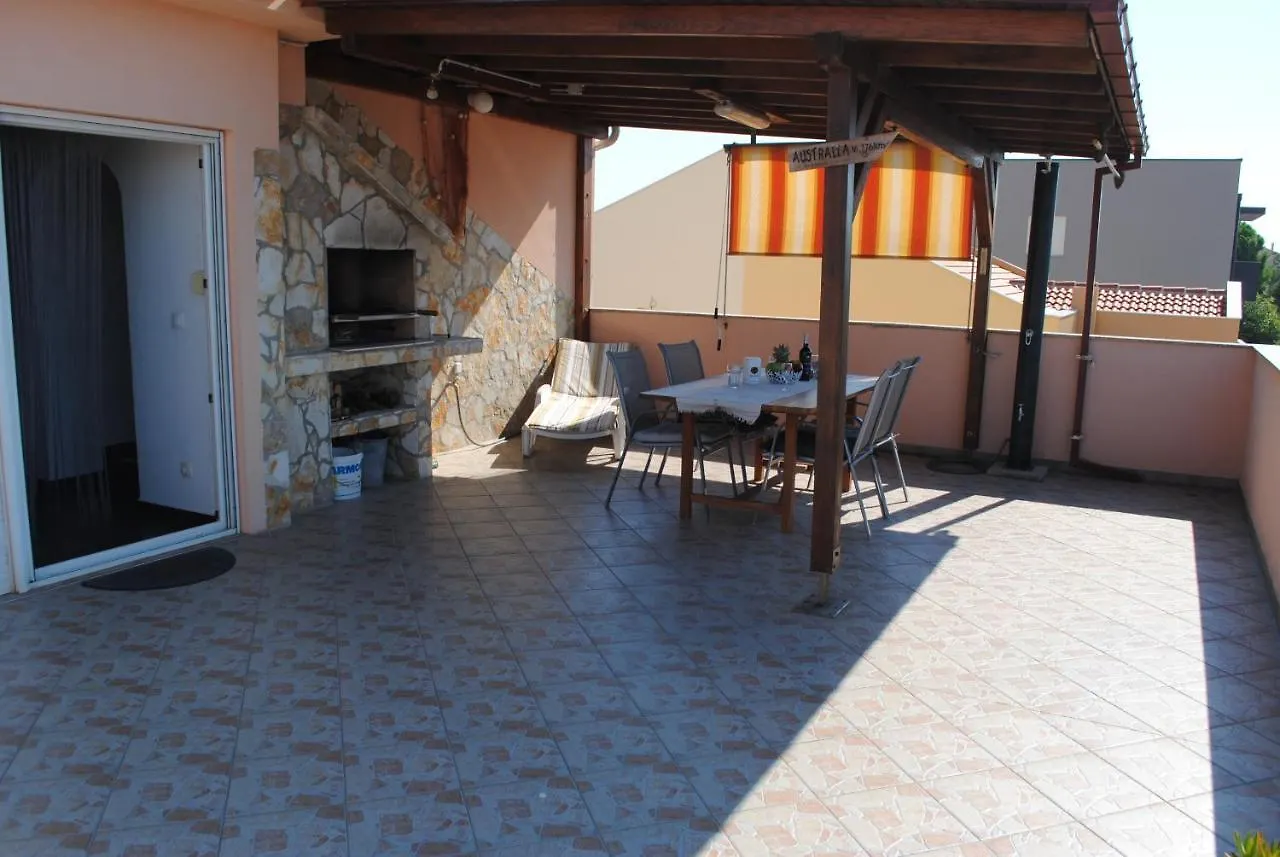 Apartments Vidolma Povlja   Povljana