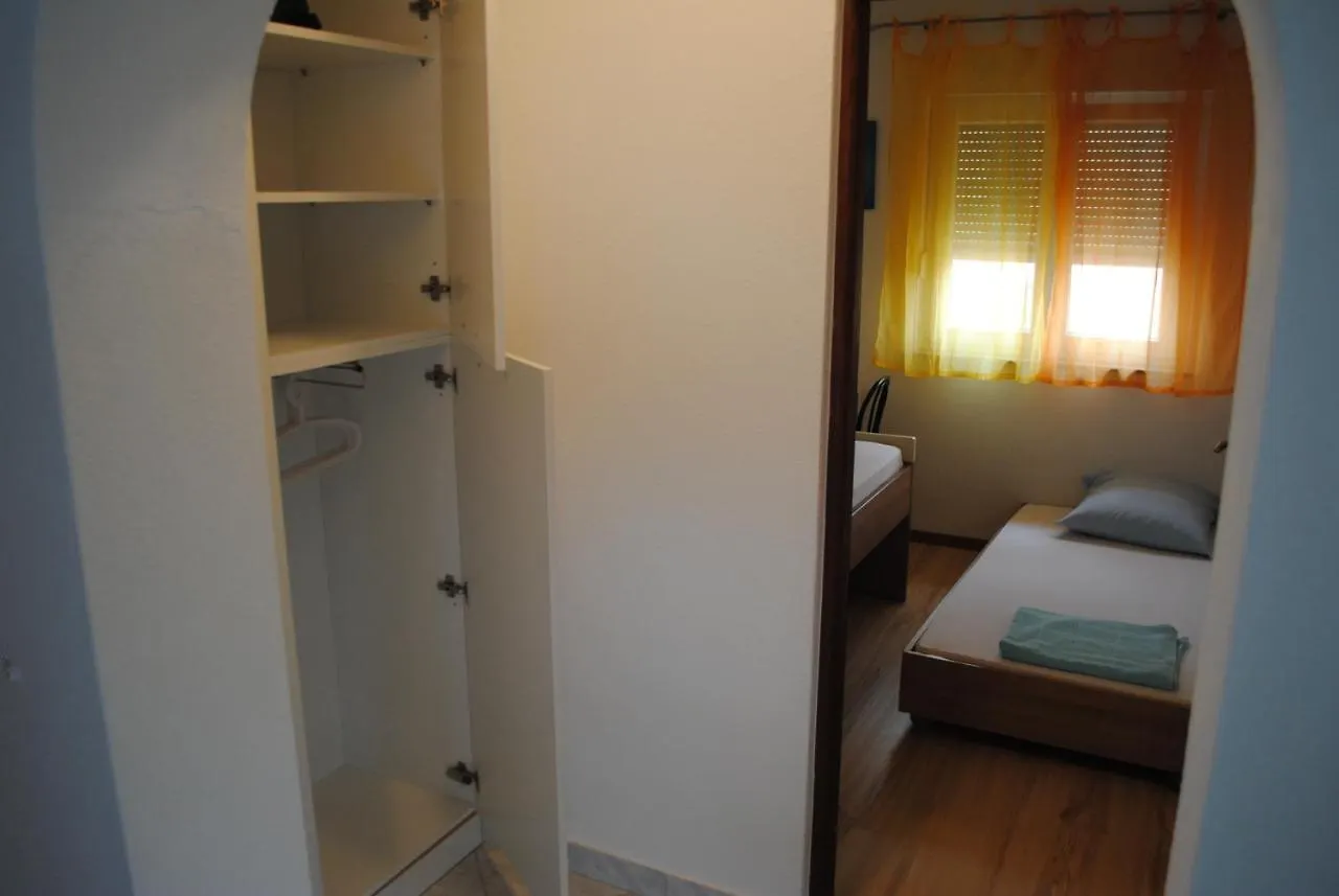 Apartments Vidolma Povlja   Povljana