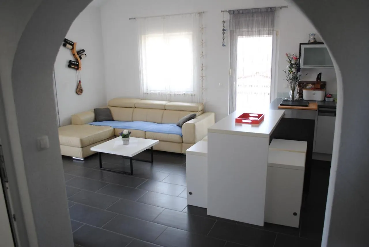 Apartments Vidolma Povlja  0*, Povljana